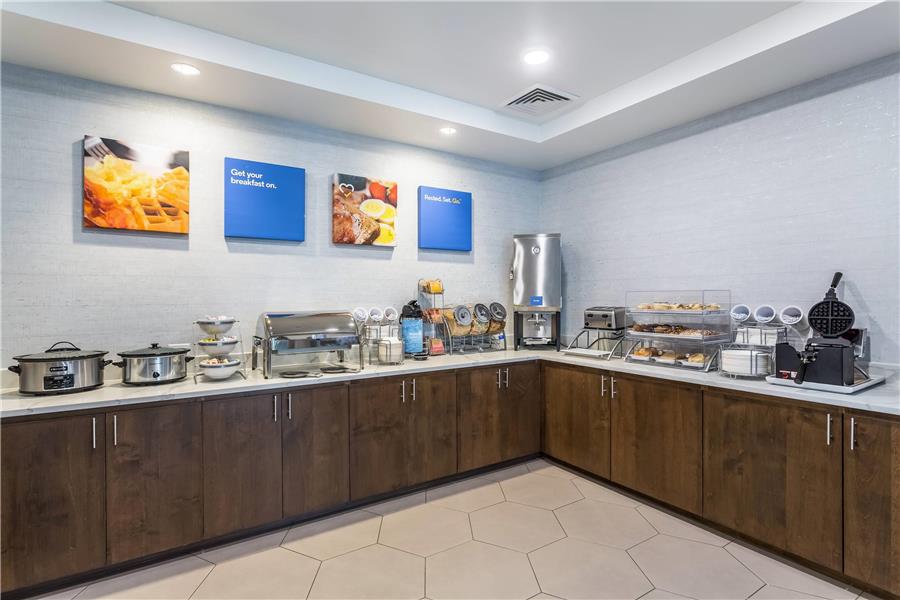 Comfort Inn & Suites Salt Lake City Airport in Salt Lake City - hotel (8)