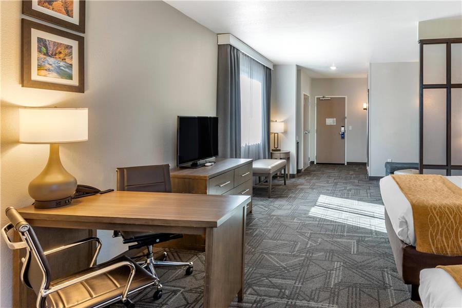 Comfort Inn & Suites Salt Lake City Airport in Salt Lake City - hotel (11)