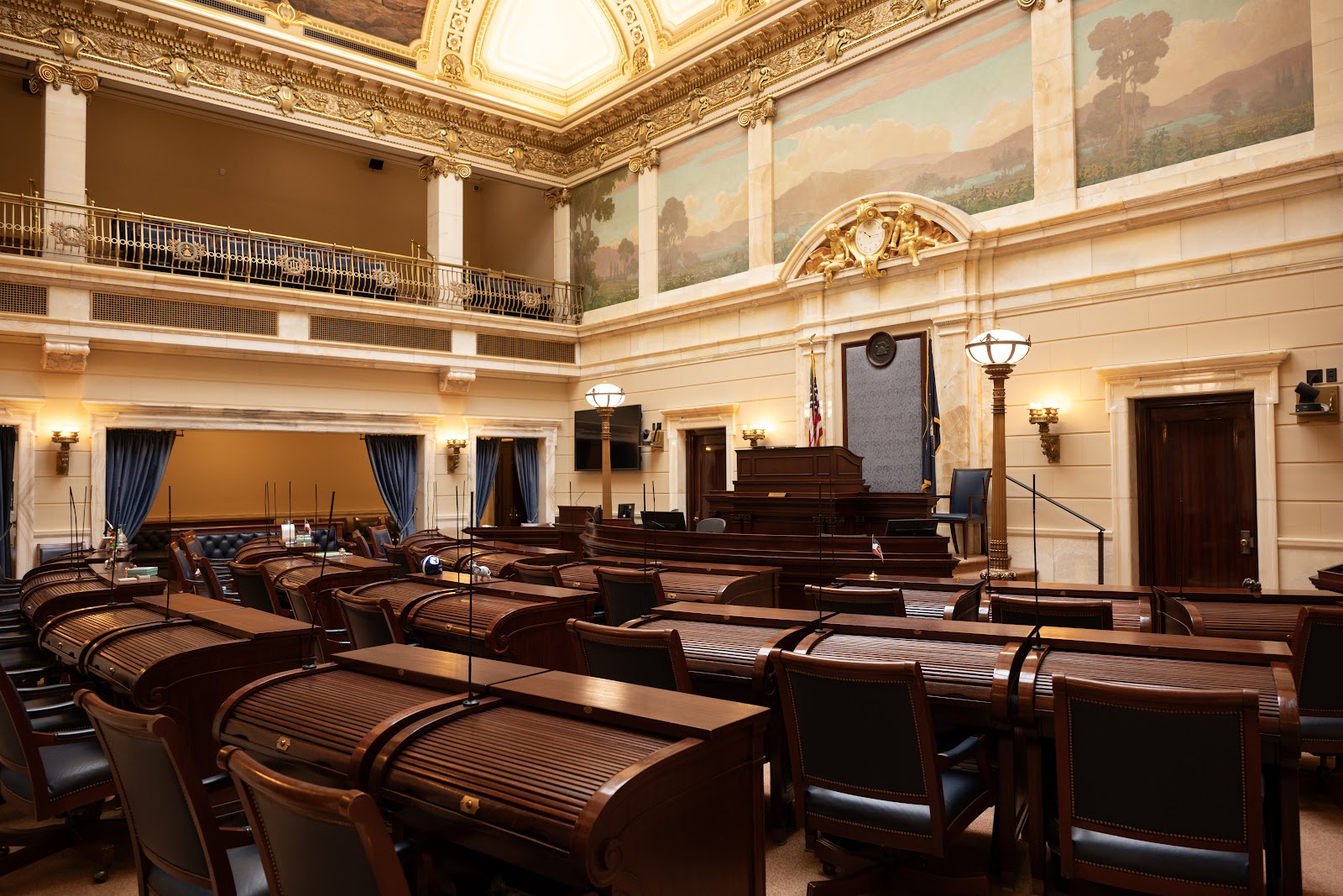Utah State Capitol in Salt Lake City - state government office (5)