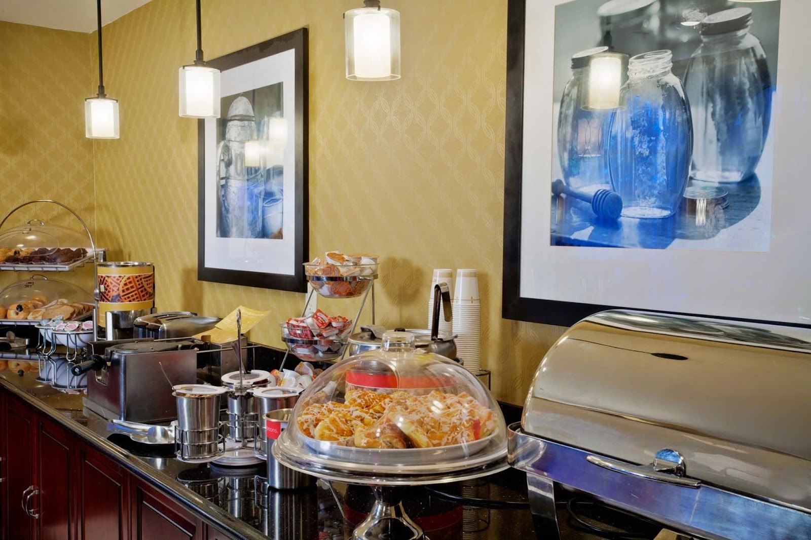 Hampton Inn & Suites Salt Lake City Airport in Salt Lake City - hotel (2)