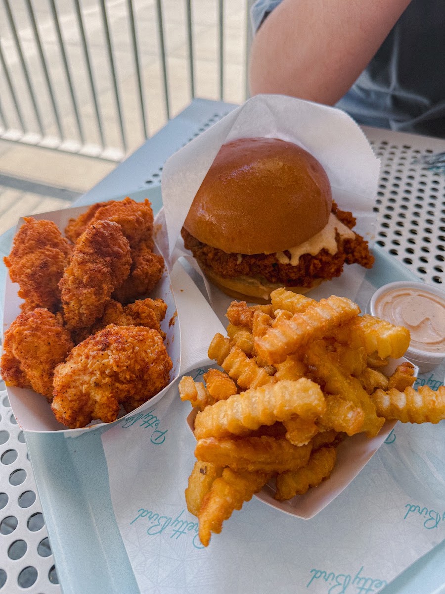 Pretty Bird Hot Chicken, Downtown in Salt Lake City - food and drink (3)