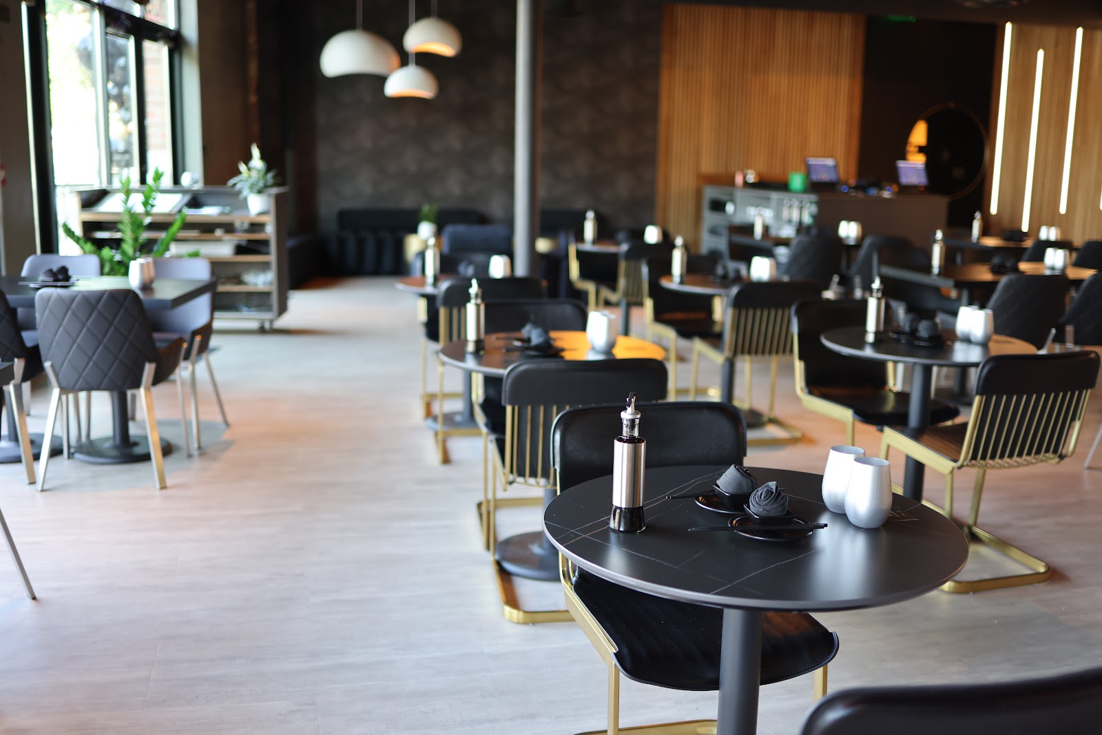 Mint Tapas and Sushi 4 (Sugar House) in Salt Lake City - signature dining scene
