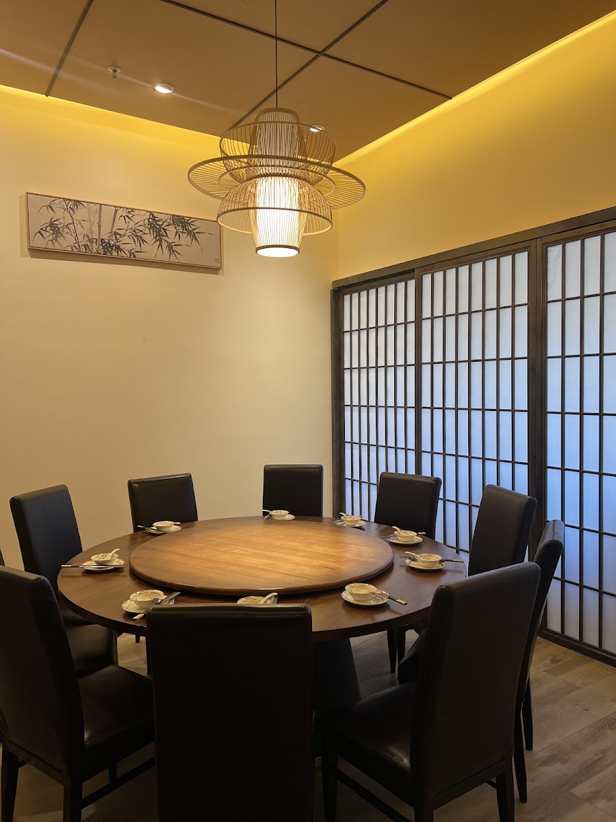 Tokyo Tower Japanese Sushi and Chinese Cuisine in Salt Lake City - signature dining scene